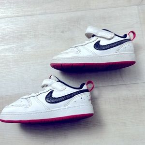Nike toddler girls size 8 tennis shoe